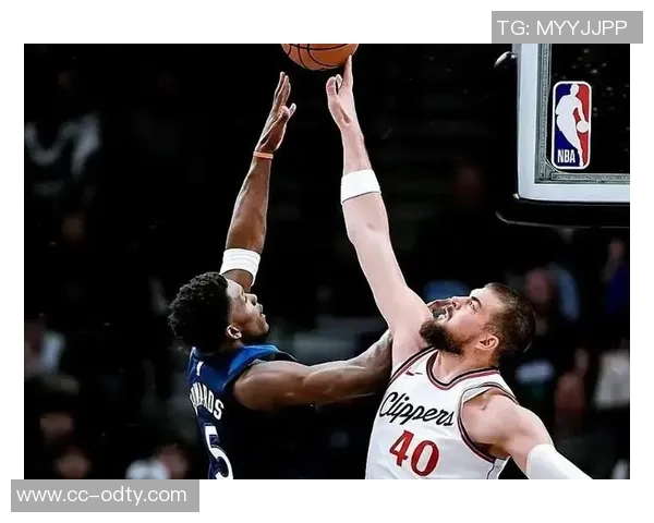 祖巴茨谈与哈登默契配合称只需正确跑位即可获得传球机会